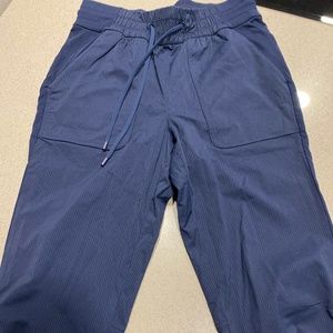 Navy beyond the studio Jogger